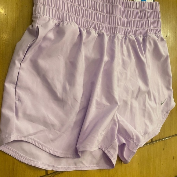 Nike Women’s Lavender Athletic Shorts High Waist Lined New Size large - Picture 11 of 12